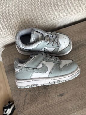 Nike Kids Sneakers in Light Gray and White